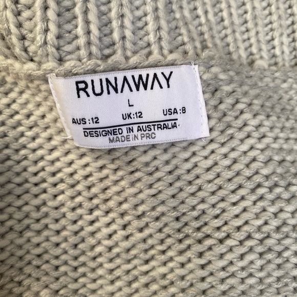 RUNAWAY off shoulder fringe knit• size L - Picture 4 of 5